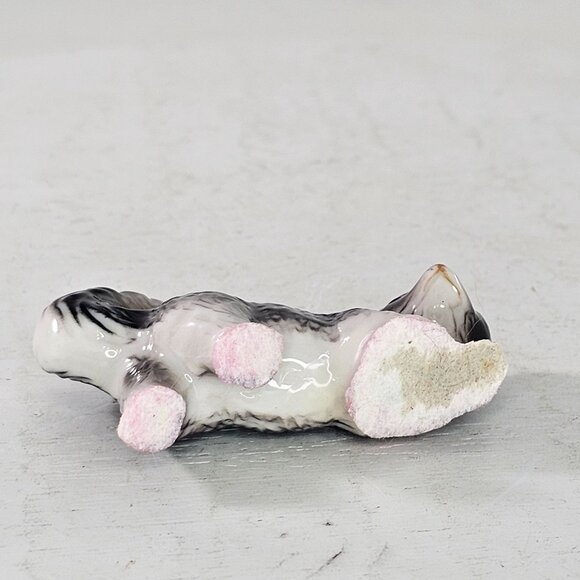 Vintage Ceramic Cat Figurine Black & White Stretch Pose Curled Tail Kitsch - Picture 5 of 8